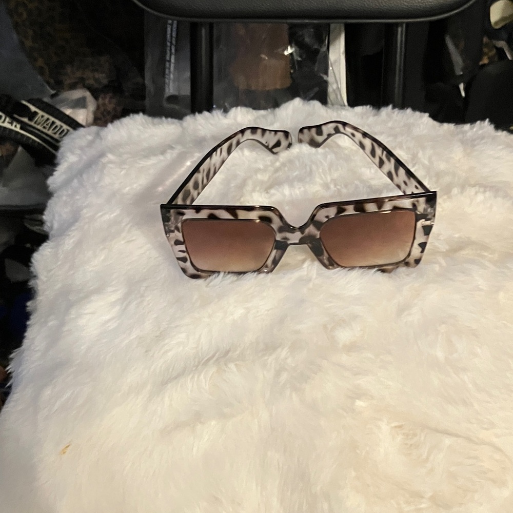 Trendy Animal Print Sunglasses